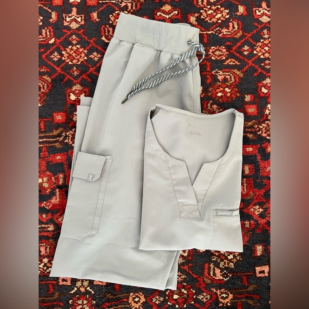 Jaanuu Light Gray Scrub Set Women’s Size Medium